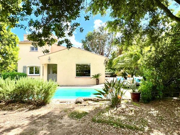Saint-Aygulf-Côte d'Azur -propriété de caractère avec piscine à 100m de la mer !