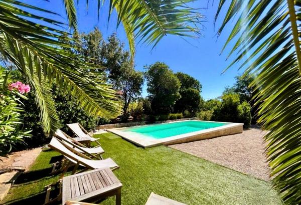 Saint-Aygulf-Côte d'Azur -propriété de caractère avec piscine à 100m de la mer !