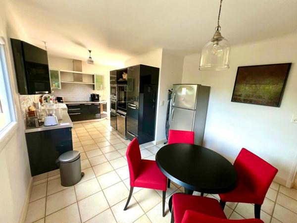 Saint-Aygulf-Côte d'Azur -propriété de caractère avec piscine à 100m de la mer !