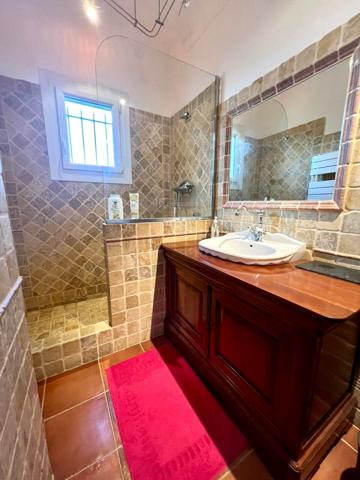 Saint-Aygulf-Côte d'Azur -propriété de caractère avec piscine à 100m de la mer !