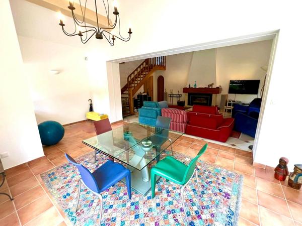 Saint-Aygulf-Côte d'Azur -propriété de caractère avec piscine à 100m de la mer !