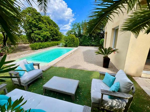 Saint-Aygulf-Côte d'Azur -propriété de caractère avec piscine à 100m de la mer !