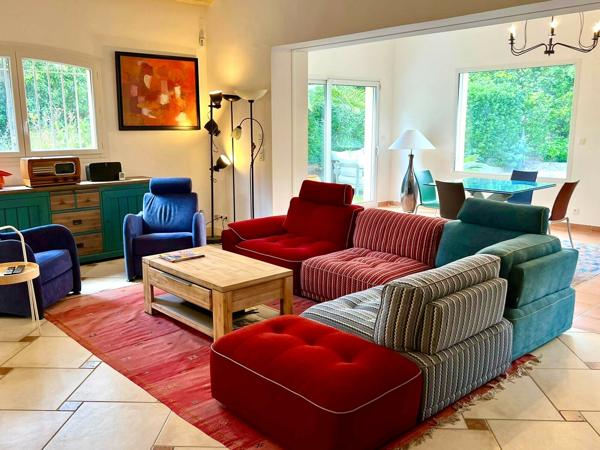 Saint-Aygulf-Côte d'Azur -propriété de caractère avec piscine à 100m de la mer !