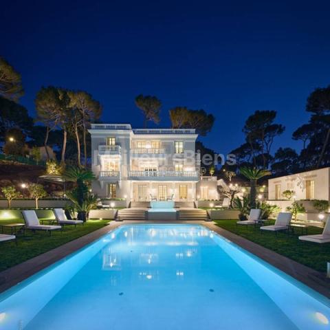Cap d'Antibes, somptueuse villa Belle époque , vue mer
