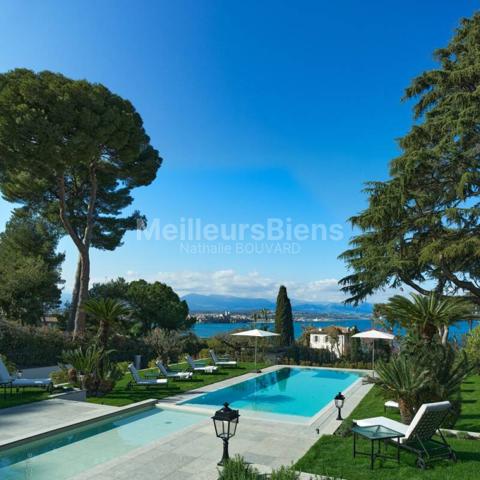 Cap d'Antibes, somptueuse villa Belle époque , vue mer