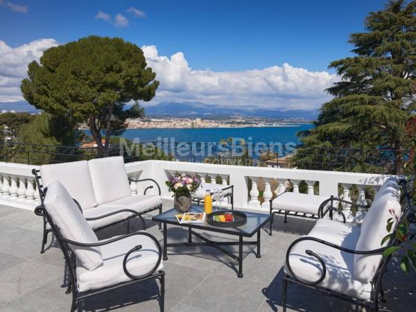 Cap d'Antibes, somptueuse villa Belle époque , vue mer