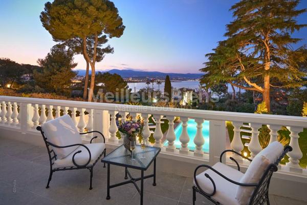 Cap d'Antibes, somptueuse villa Belle époque , vue mer