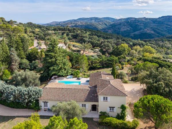 Vente Villa de luxe Peymeinade 10 Pièces 345 m²