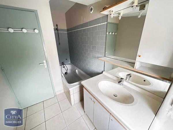 Appartement à louer 3 pièces 51.89m² Cholet (49300)