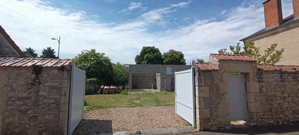 LE VEURDRE - MAISON DE BOURG 180 M2, STUDIO, TERRAIN + GARAGE