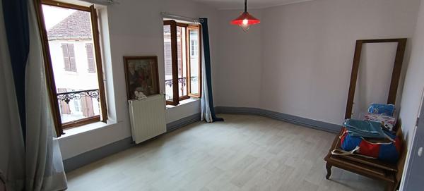 LE VEURDRE - MAISON DE BOURG 180 M2, STUDIO, TERRAIN + GARAGE