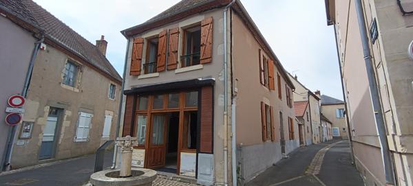 LE VEURDRE - MAISON DE BOURG 180 M2, STUDIO, TERRAIN + GARAGE