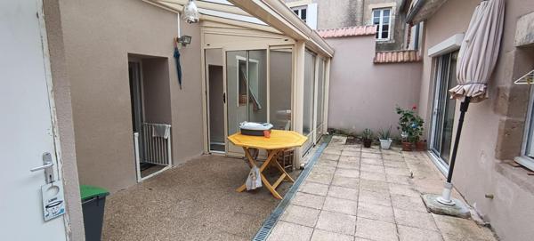 LE VEURDRE - MAISON DE BOURG 180 M2, STUDIO, TERRAIN + GARAGE