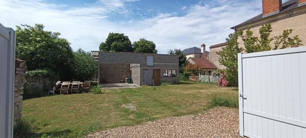 LE VEURDRE - MAISON DE BOURG 180 M2, STUDIO, TERRAIN + GARAGE