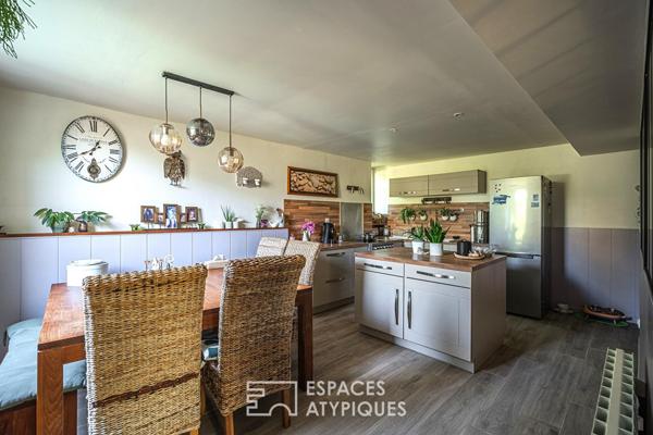 Maison de charme en pierre et son jardin secret en coeur de village