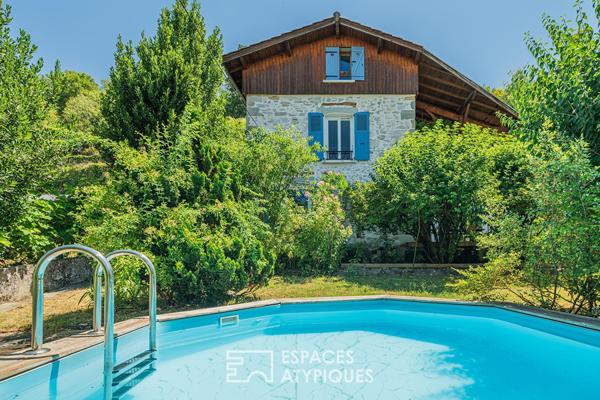 Maison de charme en pierre et son jardin secret en coeur de village