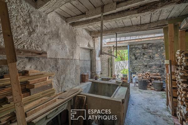 Maison de charme en pierre et son jardin secret en coeur de village