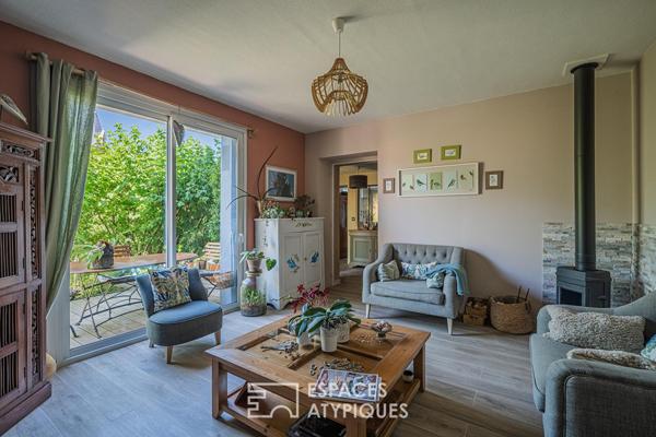 Maison de charme en pierre et son jardin secret en coeur de village