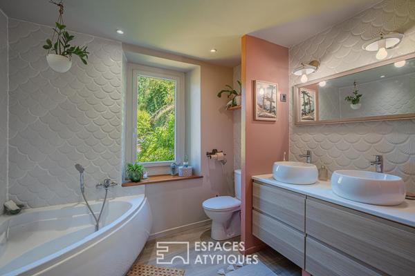 Maison de charme en pierre et son jardin secret en coeur de village
