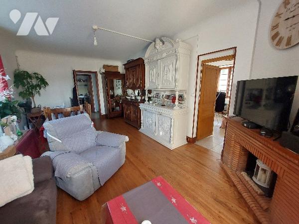 SAINT GAUDENS, proche centre-ville et commerces, ensemble immobilier composé de deux appartements.