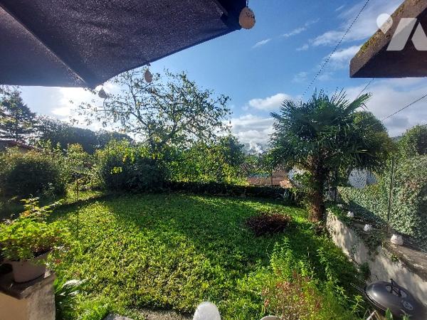 SAINT GAUDENS, proche centre-ville et commerces, ensemble immobilier composé de deux appartements.