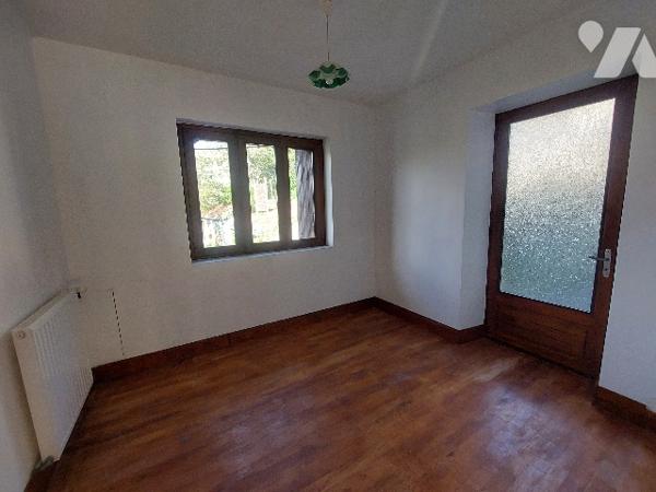 SAINT GAUDENS, proche centre-ville et commerces, ensemble immobilier composé de deux appartements.