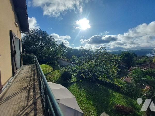 SAINT GAUDENS, proche centre-ville et commerces, ensemble immobilier composé de deux appartements.