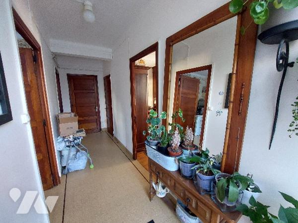 SAINT GAUDENS, proche centre-ville et commerces, ensemble immobilier composé de deux appartements.