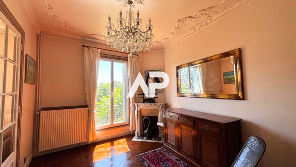 Maison bourgeoise 7 pièce(s) 190 m2 780 000 € - Référence  1652