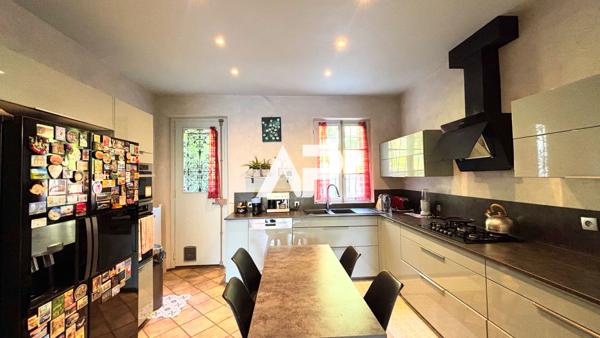 Maison bourgeoise 7 pièce(s) 190 m2 780 000 € - Référence  1652