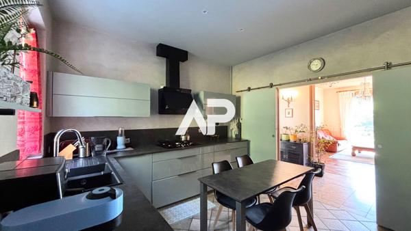 Maison bourgeoise 7 pièce(s) 190 m2 780 000 € - Référence  1652