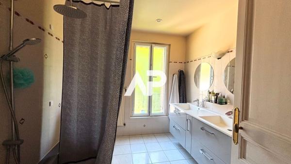 Maison bourgeoise 7 pièce(s) 190 m2 780 000 € - Référence  1652