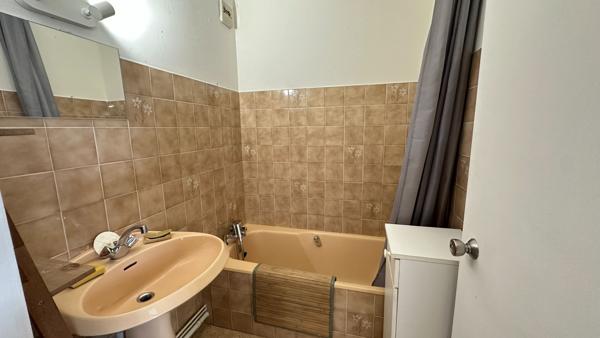 BEG-MEIL - STUDIO A VENDRE 300 mètres de la plage !
