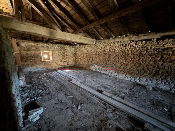 Corps de ferme à rénover avec nombreuses dépendances !