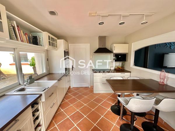 Maison de 141m2, 4 chambres, 1 bureau, garage sur une parcelle de 882m2