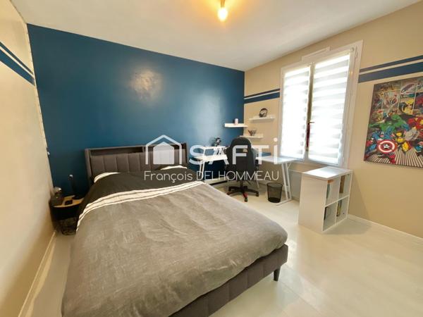 Maison de 141m2, 4 chambres, 1 bureau, garage sur une parcelle de 882m2