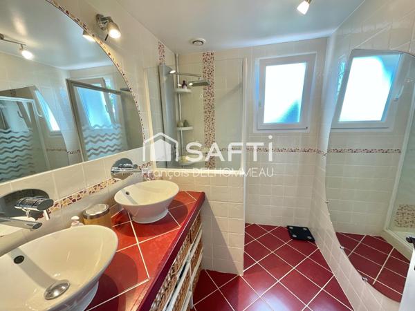 Maison de 141m2, 4 chambres, 1 bureau, garage sur une parcelle de 882m2