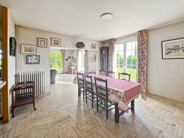 Maison familiale 5 pièces avec grands volumes, environnement verdoyant et terrain de plus de 1 540 m² ? Centre bourg de La Garnache