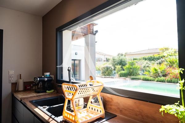 Maison récente avec jardin, piscine et dépendance proche Carcassonne