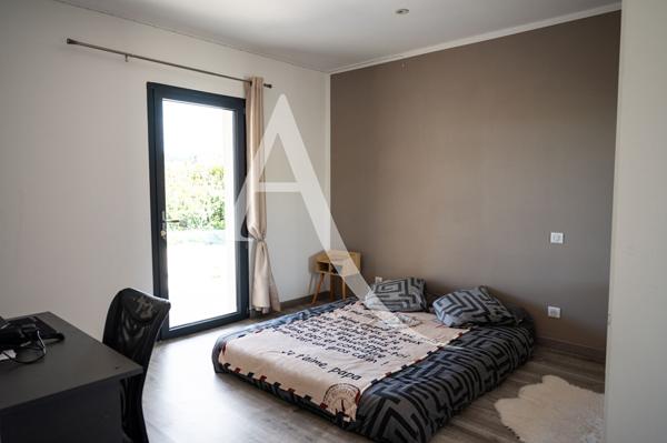 Maison récente avec jardin, piscine et dépendance proche Carcassonne