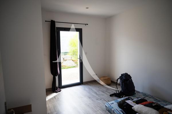 Maison récente avec jardin, piscine et dépendance proche Carcassonne