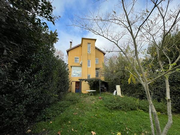 LIMOUX Proche centre ville villa composée de 2 appartements avec jardin