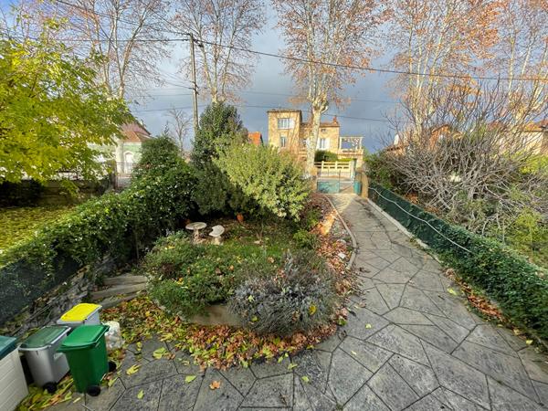 LIMOUX Proche centre ville villa composée de 2 appartements avec jardin