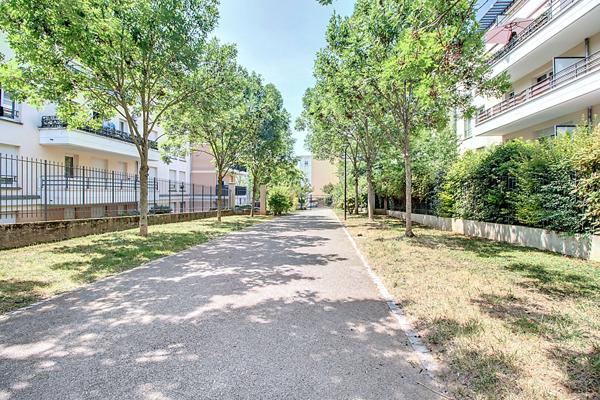 PARKING RUEIL-MALMAISON PLATEAU AU 1ER SOUS-SOL ASCENSEUR - 10 RUE THIERS