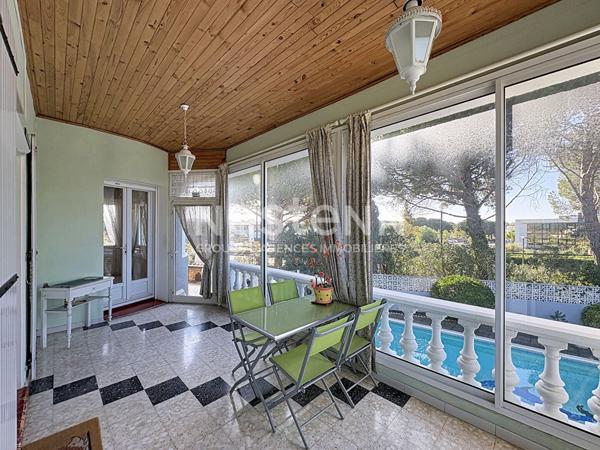 Villa d'exception de 398 m², 11 pièces, 7 chambres avec piscine, jardin & 3 garages sur un terrain de 1088 m², Quartier Calme et Résidentiel à Narbonnne