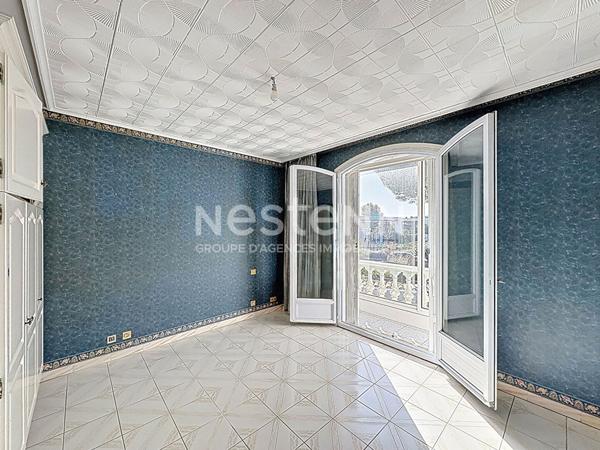 Villa d'exception de 398 m², 11 pièces, 7 chambres avec piscine, jardin & 3 garages sur un terrain de 1088 m², Quartier Calme et Résidentiel à Narbonnne