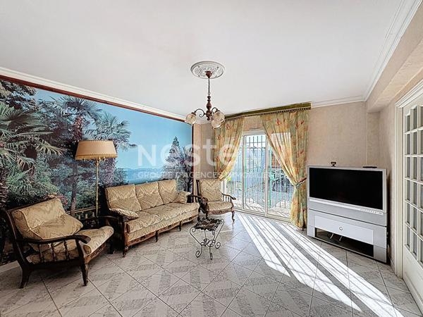 Villa d'exception de 398 m², 11 pièces, 7 chambres avec piscine, jardin & 3 garages sur un terrain de 1088 m², Quartier Calme et Résidentiel à Narbonnne