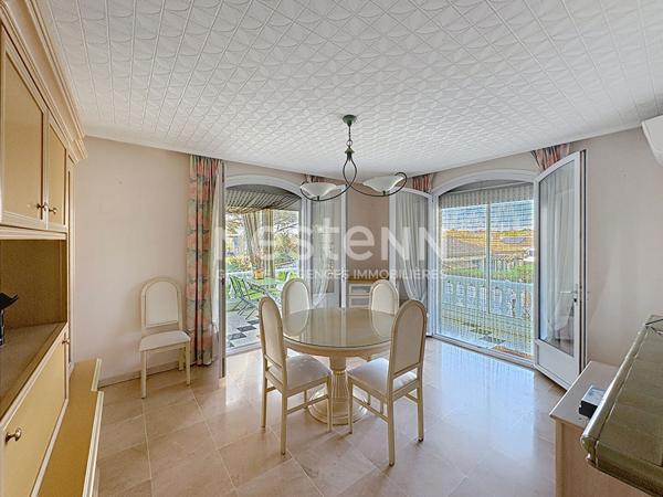 Villa d'exception de 398 m², 11 pièces, 7 chambres avec piscine, jardin & 3 garages sur un terrain de 1088 m², Quartier Calme et Résidentiel à Narbonnne