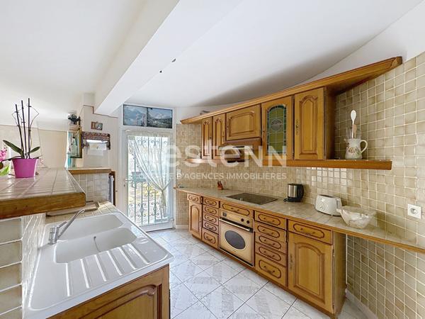 Villa d'exception de 398 m², 11 pièces, 7 chambres avec piscine, jardin & 3 garages sur un terrain de 1088 m², Quartier Calme et Résidentiel à Narbonnne