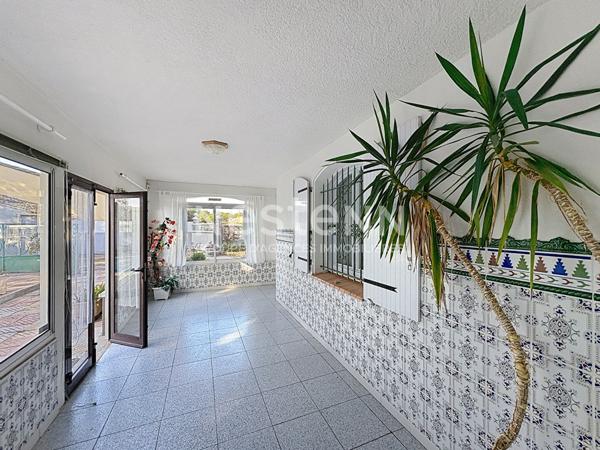 Villa d'exception de 398 m², 11 pièces, 7 chambres avec piscine, jardin & 3 garages sur un terrain de 1088 m², Quartier Calme et Résidentiel à Narbonnne